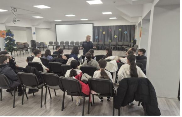 Siguranța școlară din județul Vâlcea, pe agenda de lucru a prefectului