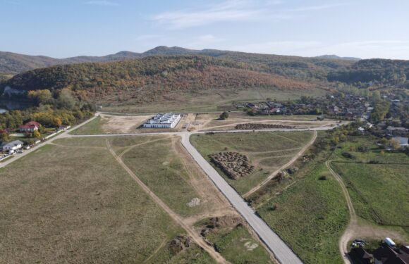 Bazin de înot și heliport pe islazul de la Goranu