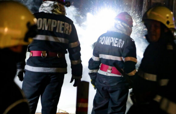 Zeci de locatari evacuați în urma unui incendiu izbucnit într-un imobil din Râmnicu Vâlcea